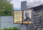 Коммунисты отремонтировали стелу Герою Советского Союза